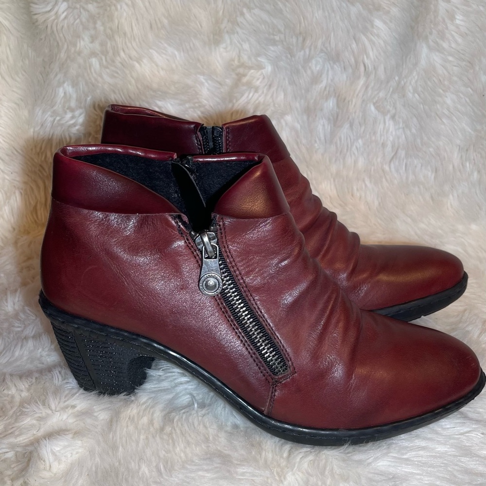 Rieker women’s burgundy leather ankle boots size 8